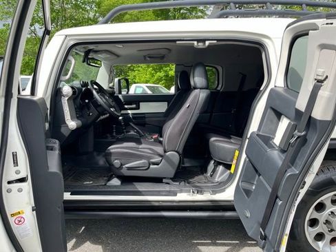 Used 2013 Toyota FJ Cruiser 4WD w/ Upgrade Pkg image 17