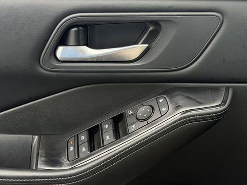 Used 2025 Nissan Rogue SV FWD image 22