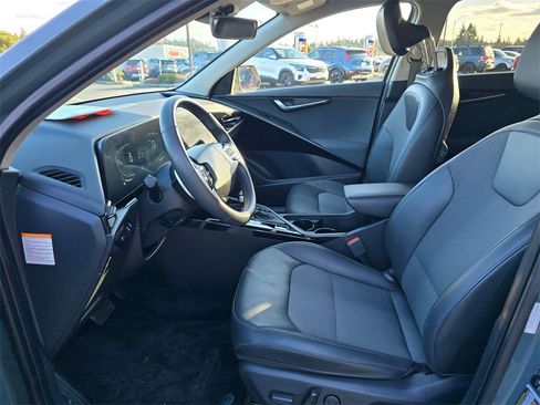 Used 2023 Kia Niro EX image 8