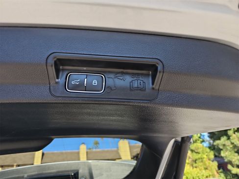 Used 2023 Ford Explorer Limited image 15