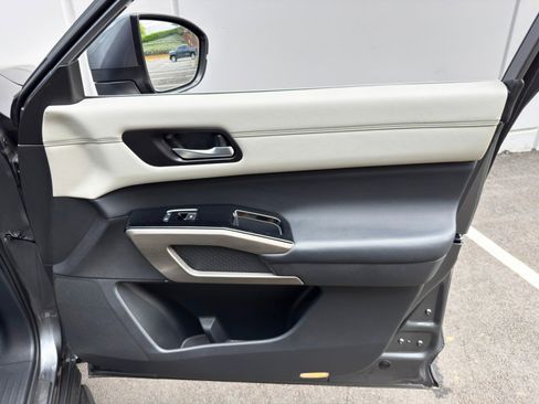 Used 2022 Nissan Pathfinder Platinum w/ Lighting Package (N93) FWD image 45