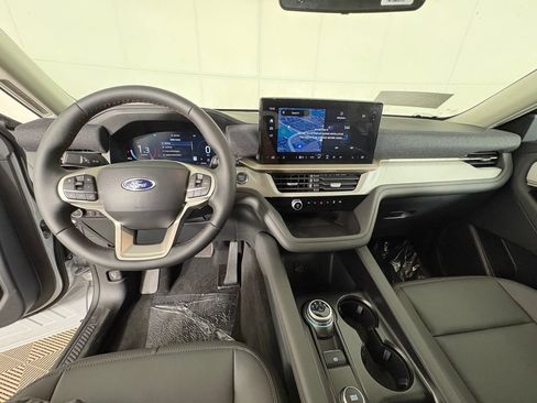 New 2026 Ford Explorer Active w/ Active Comfort Package RWD image 8