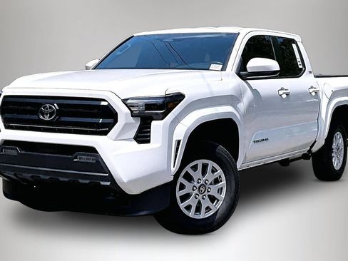 Used 2025 Toyota Tacoma SR5 AWD/4WD image 1