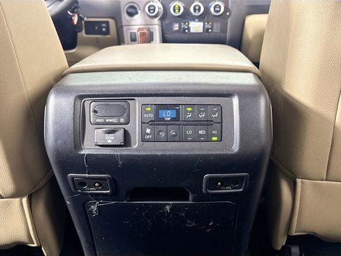 Used 2013 Toyota Sequoia Platinum image 32