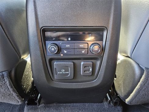 Used 2024 Buick Enclave Premium image 11