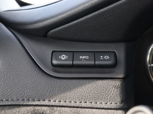 Used 2017 Cadillac Escalade Luxury AWD/4WD image 32