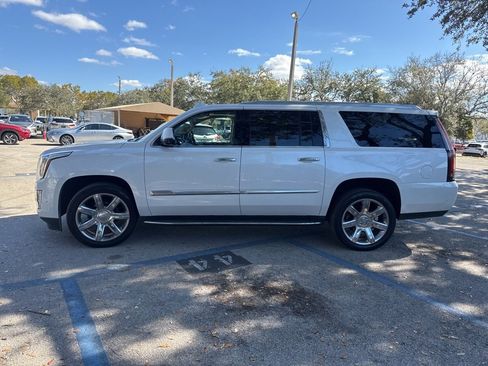 Used 2019 Cadillac Escalade ESV Premium Luxury image 4
