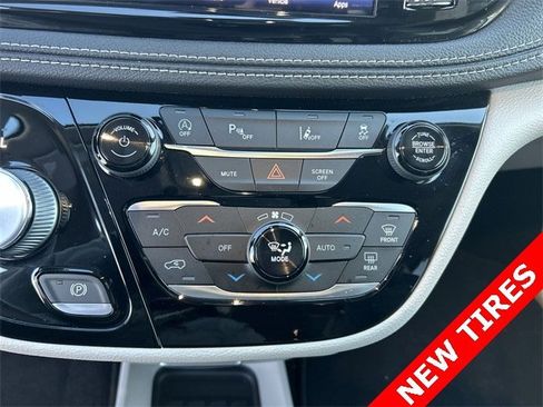 Certified 2022 Chrysler Pacifica Touring-L image 21