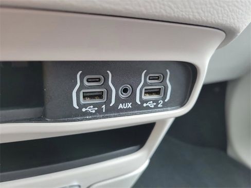 Used 2024 Chrysler Pacifica Touring-L image 24