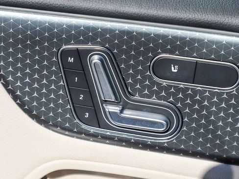 Certified 2025 Mercedes-Benz GLB 250 4MATIC image 22