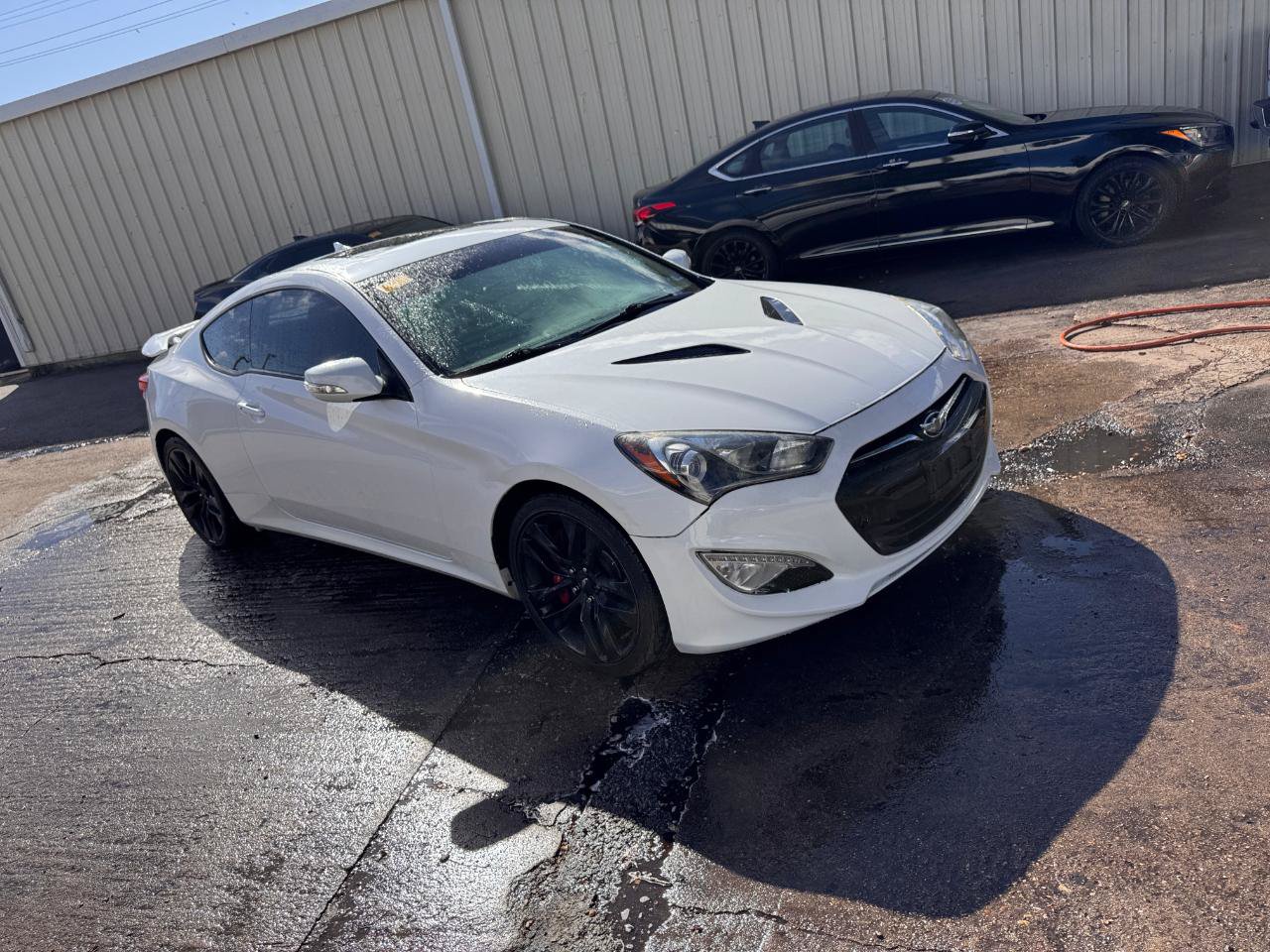 Used 2014 Hyundai Genesis 3.8 RWD image 2