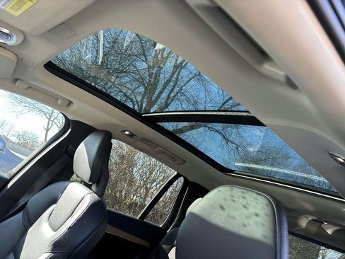 Used 2021 Volvo XC90 T8 Inscription Expression w/ Climate Package image 24