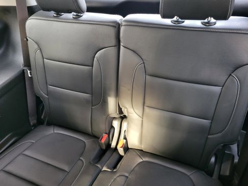 Used 2023 GMC Acadia SLT w/ Elevation Edition image 15