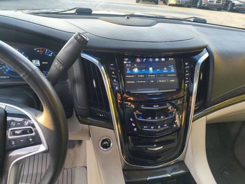 Used 2018 Cadillac Escalade Luxury image 21