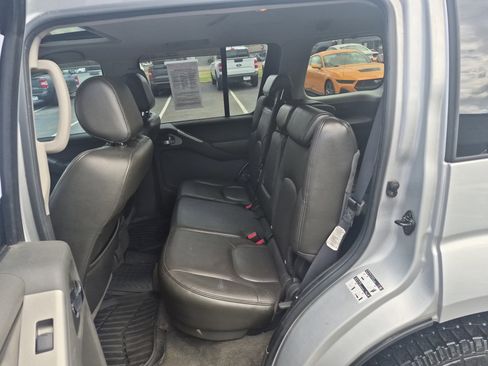 Used 2007 Nissan Pathfinder SE w/ SE Premium Pkg image 15