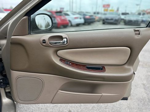 Used 2002 Chrysler Sebring LXi image 20