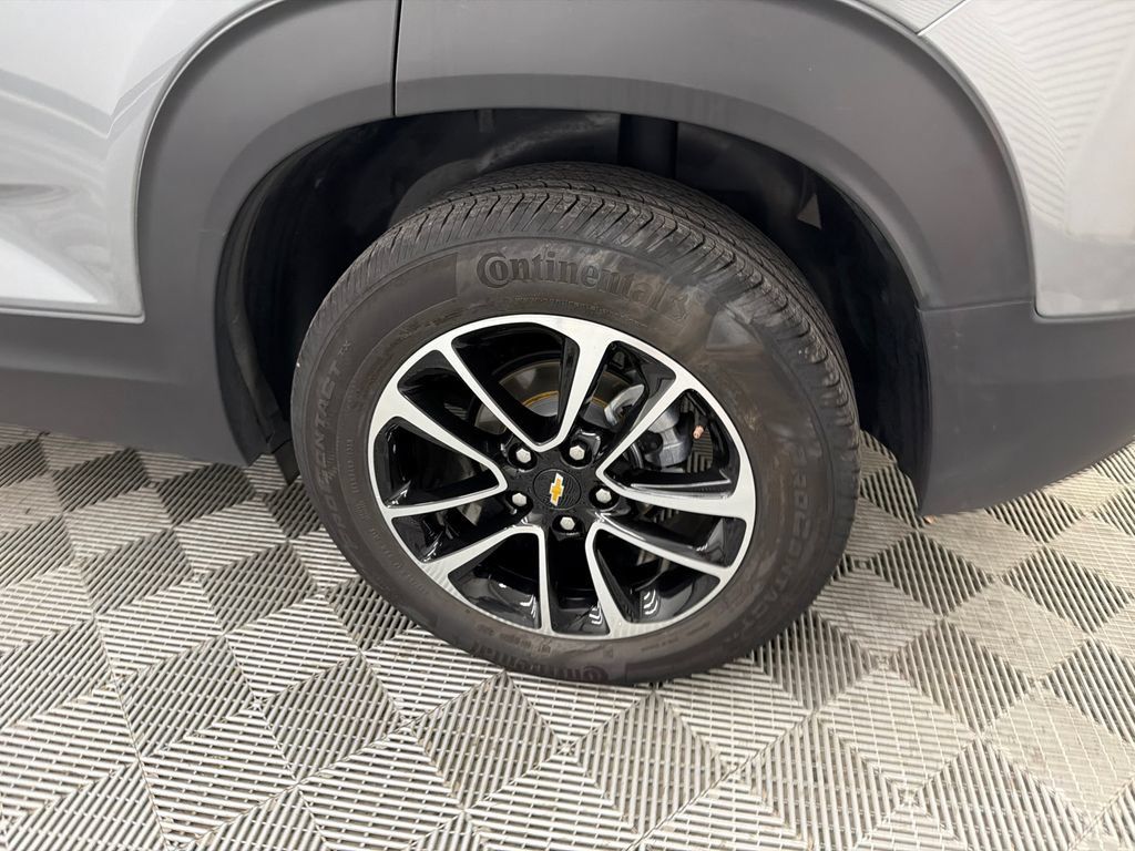 Used 2025 Chevrolet TrailBlazer LT FWD image 18