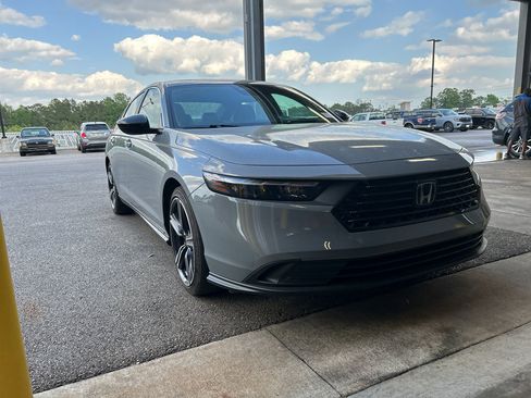 Used 2025 Honda Accord Sport image 2