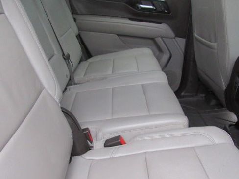 Used 2025 Chevrolet Tahoe LT RWD image 9
