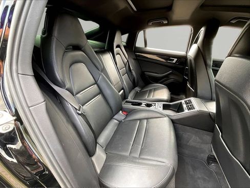 Used 2020 Porsche Panamera image 28