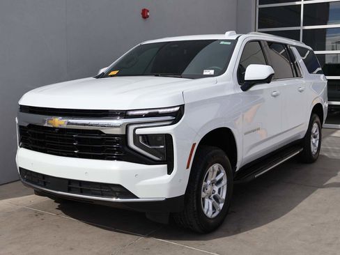 Used 2025 Chevrolet Suburban LS image 1