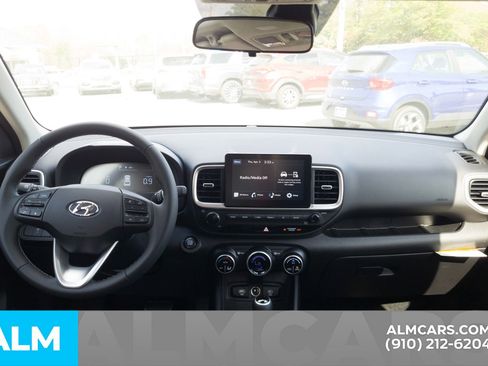 Used 2025 Hyundai Venue SEL image 19