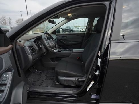 Used 2023 Nissan Rogue S image 45