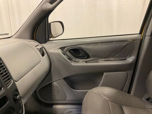 Used 2001 Ford Escape XLT image 17