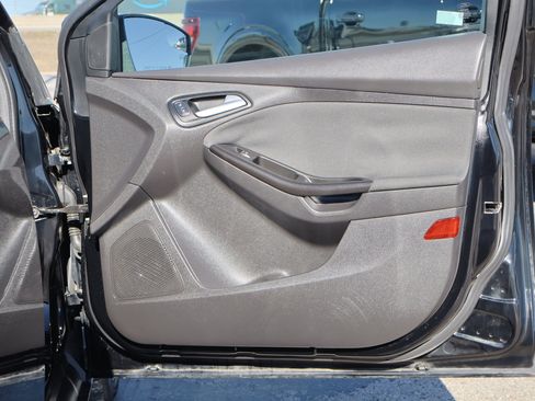 Used 2018 Ford Focus Titanium image 34