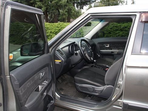 Used 2013 Kia Soul + FWD image 5