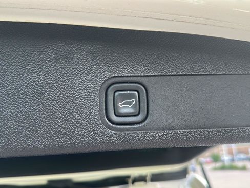 Used 2013 Chevrolet Tahoe LTZ AWD/4WD image 26