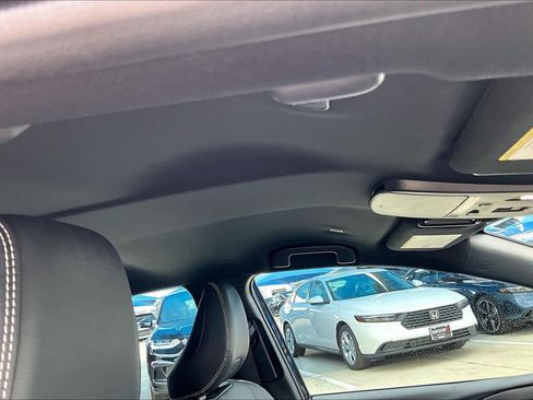 Used 2025 Toyota Camry SE w/ Convenience Package FWD image 13