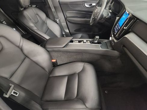 Certified 2025 Volvo XC60 B5 Core AWD/4WD image 3