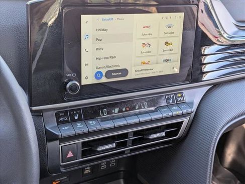 Used 2025 Toyota Camry SE image 15