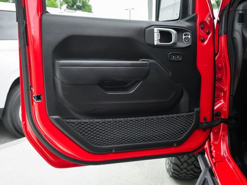 Used 2024 Jeep Wrangler Willys image 34