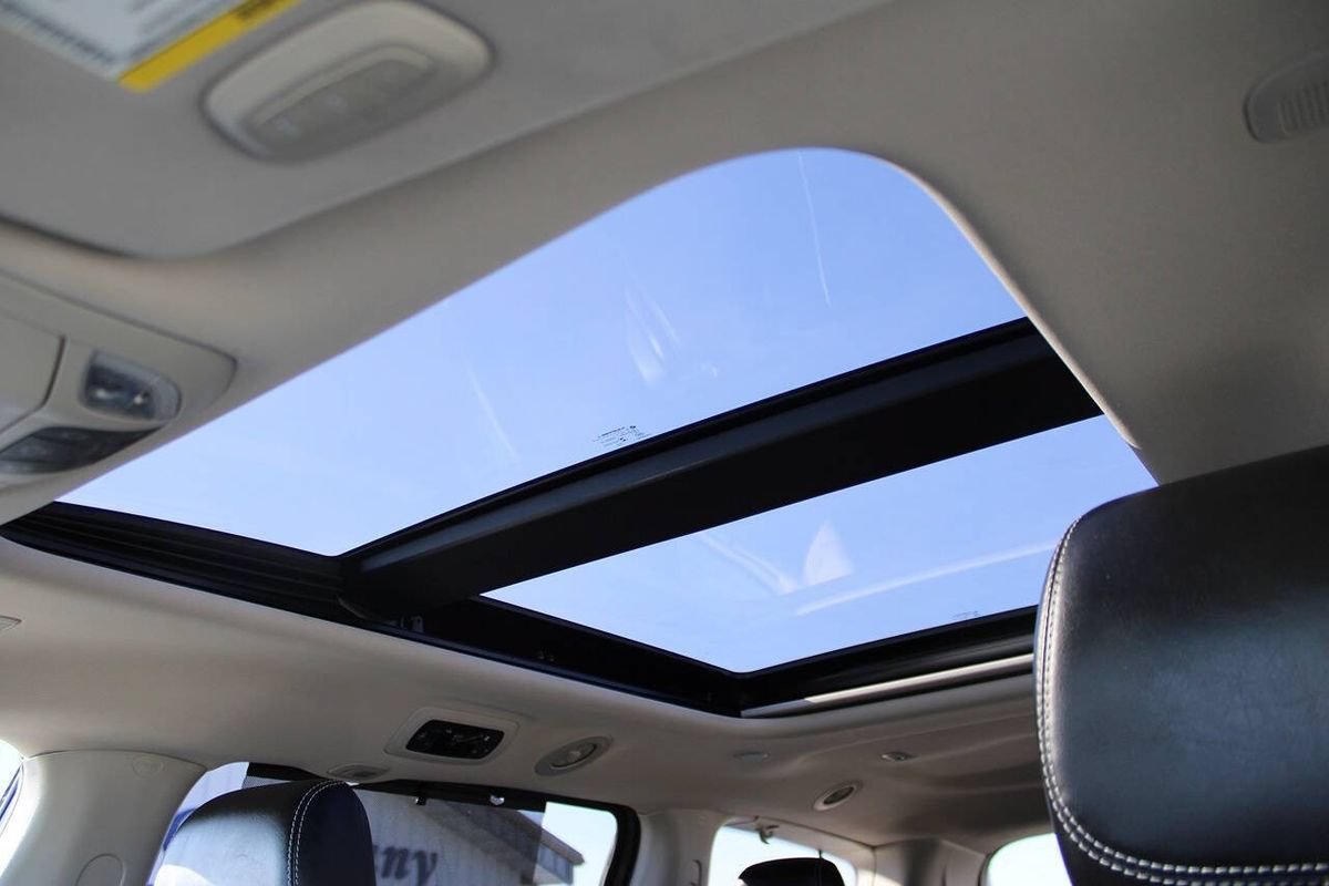 Used 2023 Chrysler Pacifica Limited FWD image 17