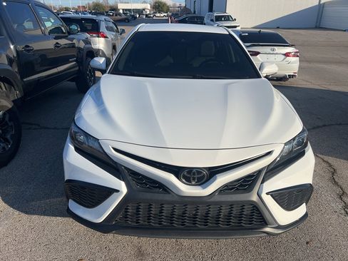 Used 2022 Toyota Camry SE image 2