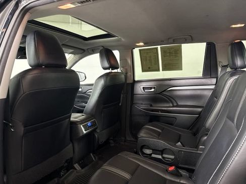 Used 2017 Toyota Highlander SE AWD/4WD image 31