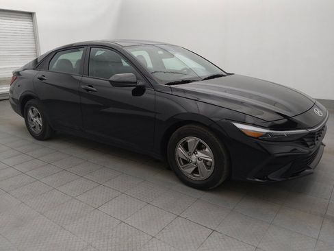 Used 2025 Hyundai Elantra SE FWD image 11