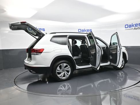 Used 2021 Volkswagen Atlas SE w/ Towing Package image 55