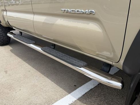 Used 2019 Toyota Tacoma TRD Off-Road w/ Technology Package AWD/4WD image 10
