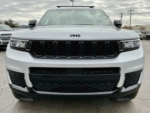 Used 2024 Jeep Grand Cherokee L Altitude image 9