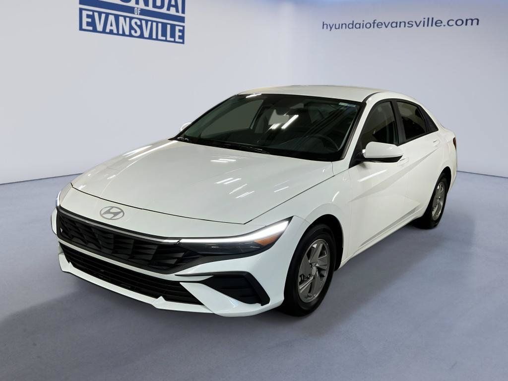 Certified 2026 Hyundai Elantra SE FWD image 2