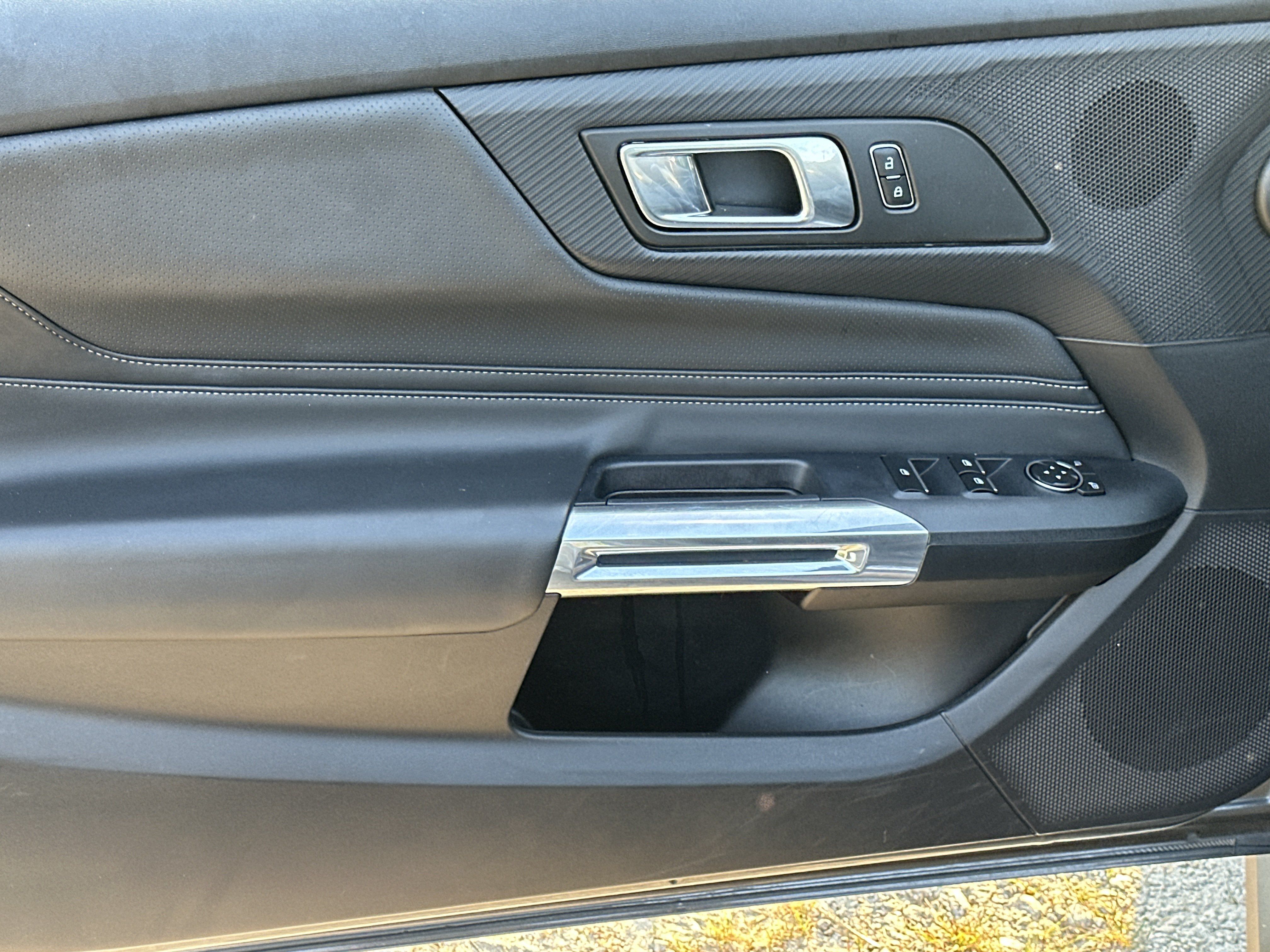 Used 2025 Ford Mustang Premium RWD image 10