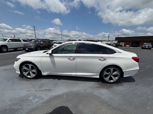 Used 2019 Honda Accord Touring image 2