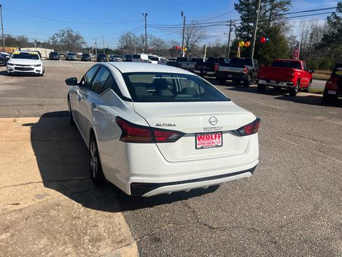 Used 2024 Nissan Altima 2.5 S image 9