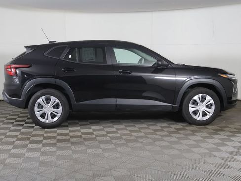 Used 2025 Chevrolet Trax LS FWD image 15