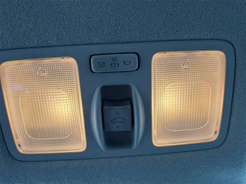 Used 2023 Hyundai Venue SEL image 30