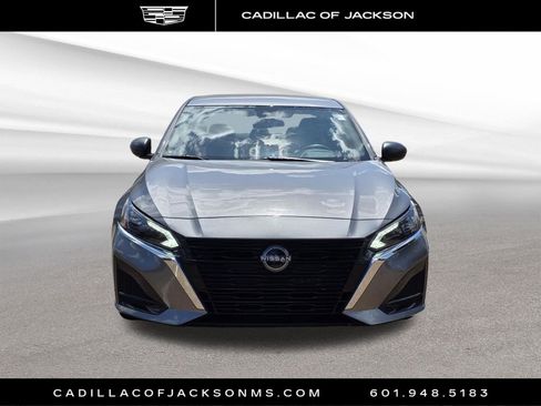 Used 2025 Nissan Altima 2.5 SV FWD image 2