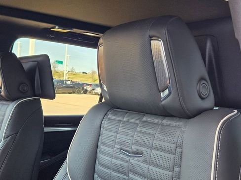 New 2026 Cadillac Escalade ESV Platinum Sport w/ LPO, ONYX Package image 12